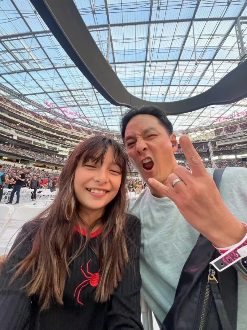 吴彦祖女儿留长发
